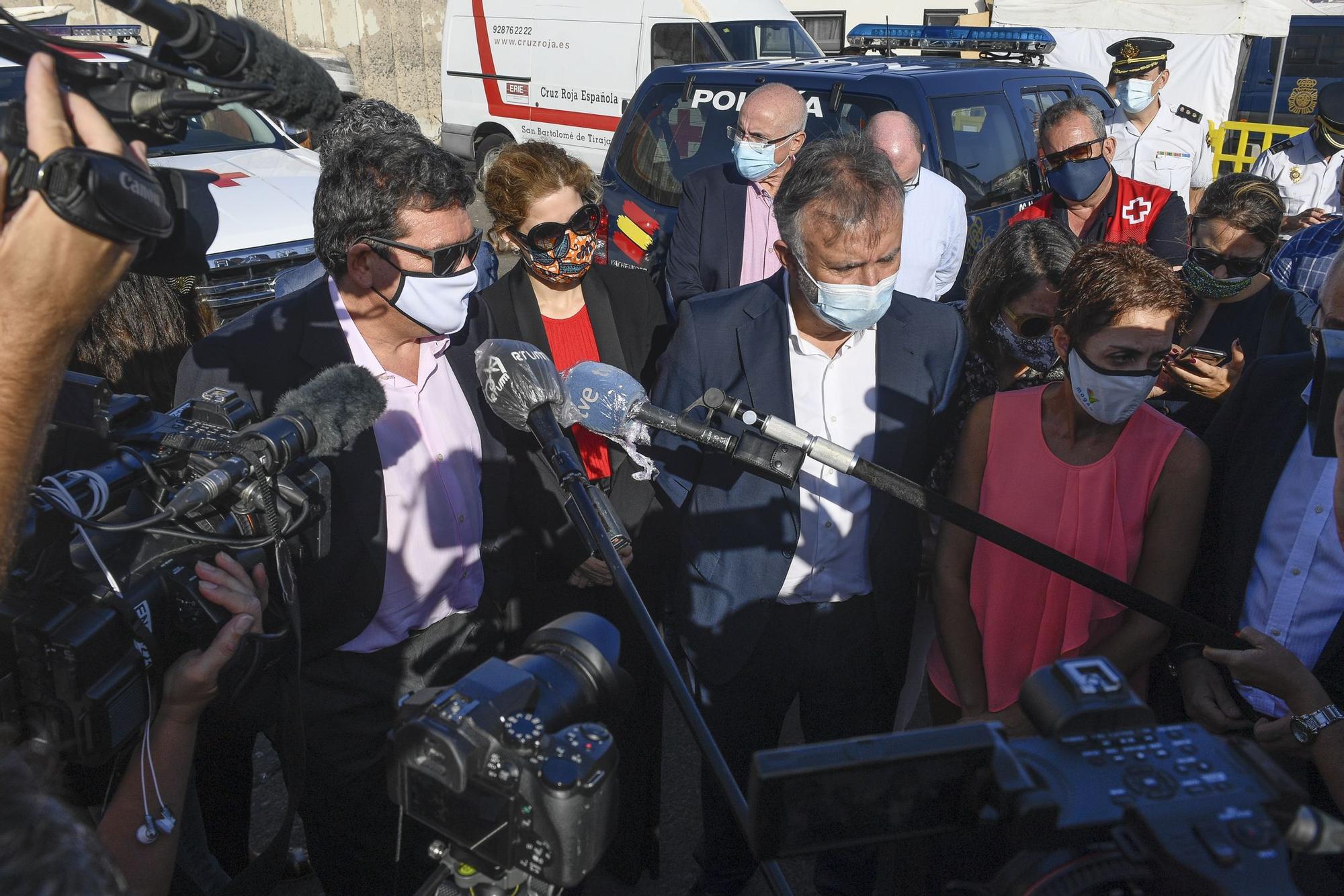 Escrivá visita el muelle de Arguineguín