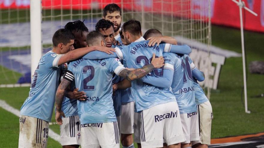 Los jugadores del Celta de Vigo celebran uno de los tantos