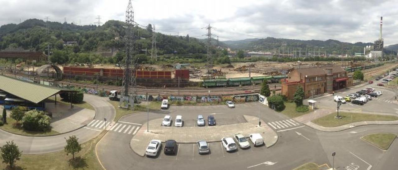 La parcela de la antigua factoría de Felguera Melt, tras la finalización del derribo de las naves. | Fernando Rodríguez