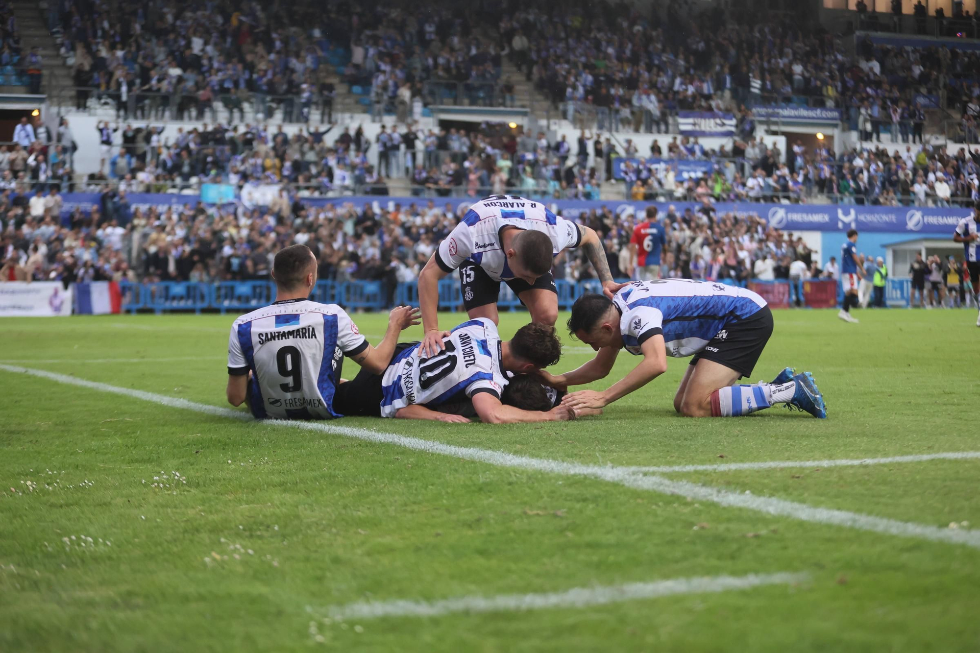 EN IMÁGENES: La final por el ascenso entre Avilés y Rayo Majadahonda vivida en el Suárez Puerta