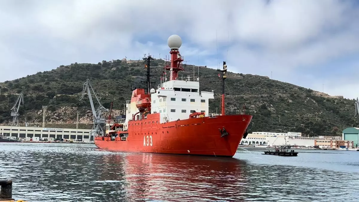 El Hespérides cruza 8 veces el Mar de Hoces en el V centenario de su descubrimiento