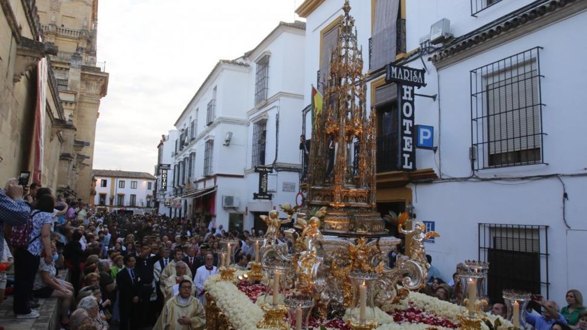 La procesión del Corpus realiza su procesión en las calles de Córdoba, en una imagen de archivo.