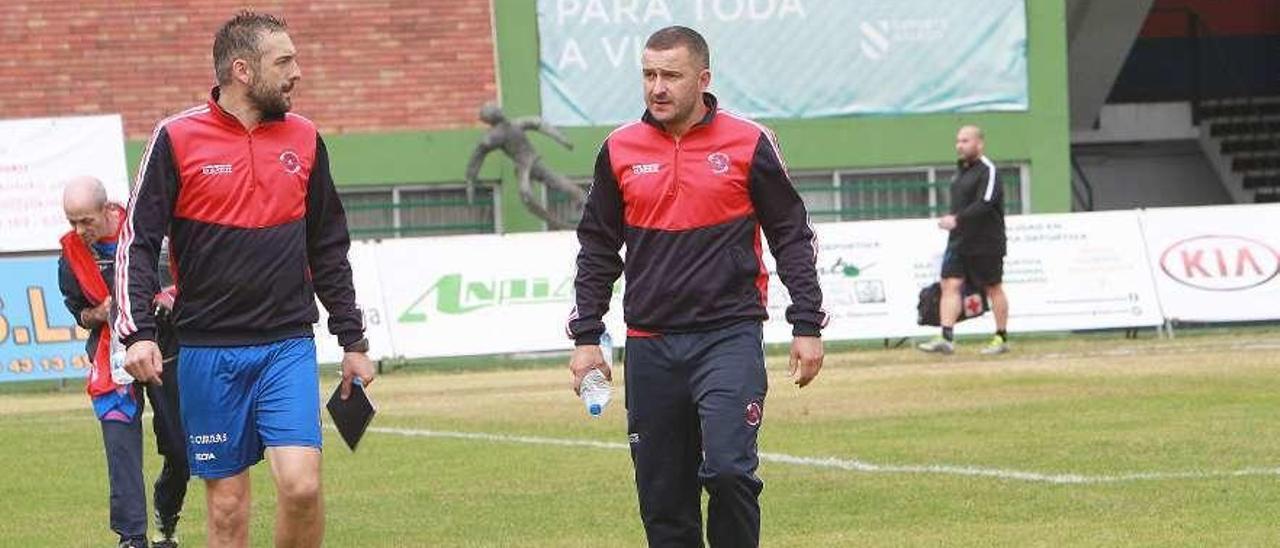 Nacho Currás (a la izquierda), con su hermano el entrenador Fernando Currás. // Iñaki Osorio