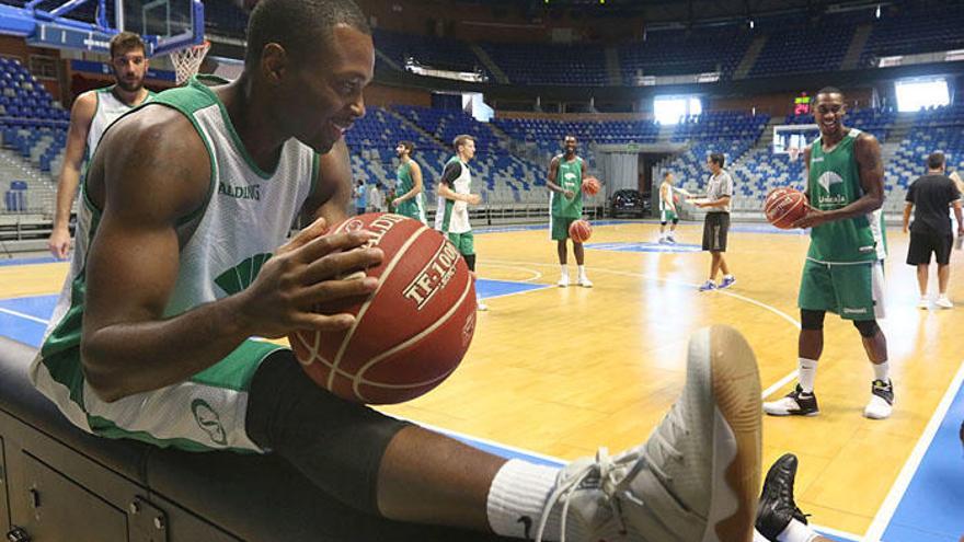 Imagen de un entrenamiento del Unicaja en el Martín Carpena, escenario esta noche del partido ante el Zenit ruso.