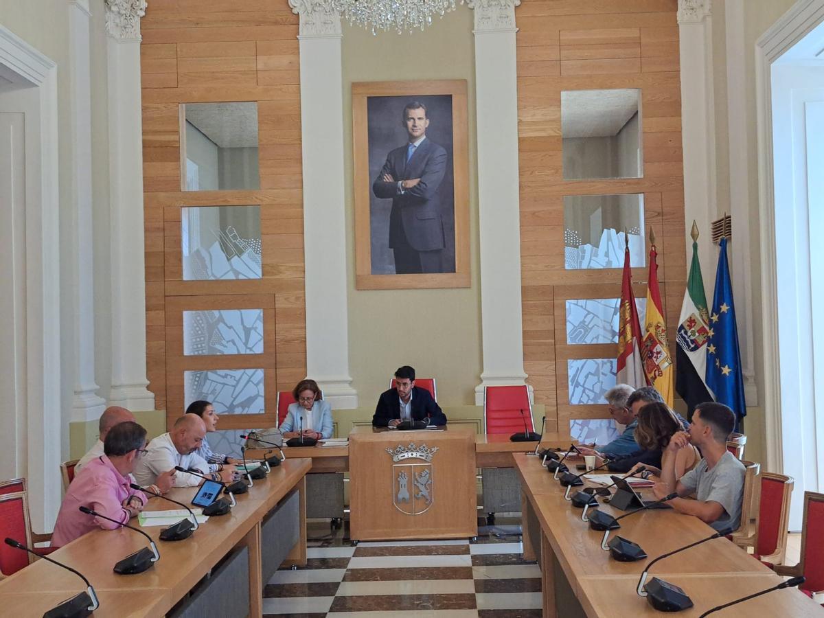 Imagen de la comisión de esta mañana en el Ayuntamiento de Cáceres.