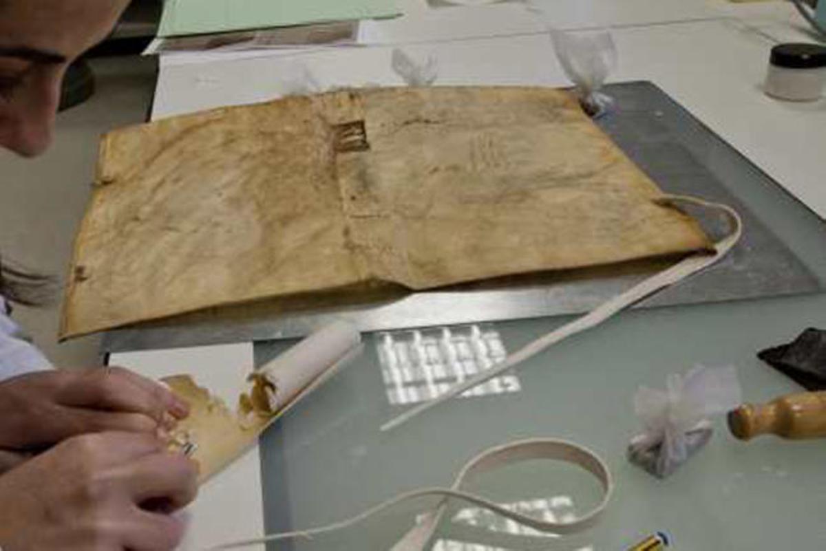 El laboratorio de papel de Alicante ya ha recuperado 113 documentos