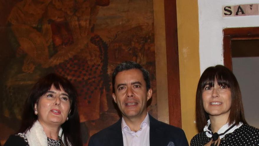 Diego Isabel junto Ruth Sarabia (Ayuntamiento) y Resurreción Hernández (Diputación)