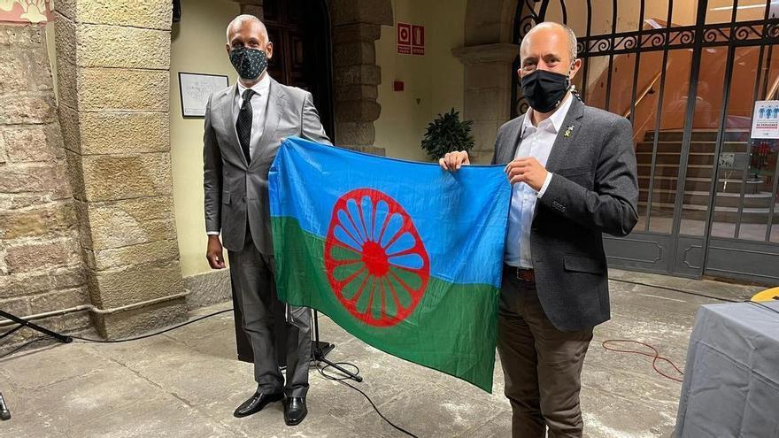 Manresa penjarà demà la bandera romaní per commemorar el Dia Internacional del Poble Gitano