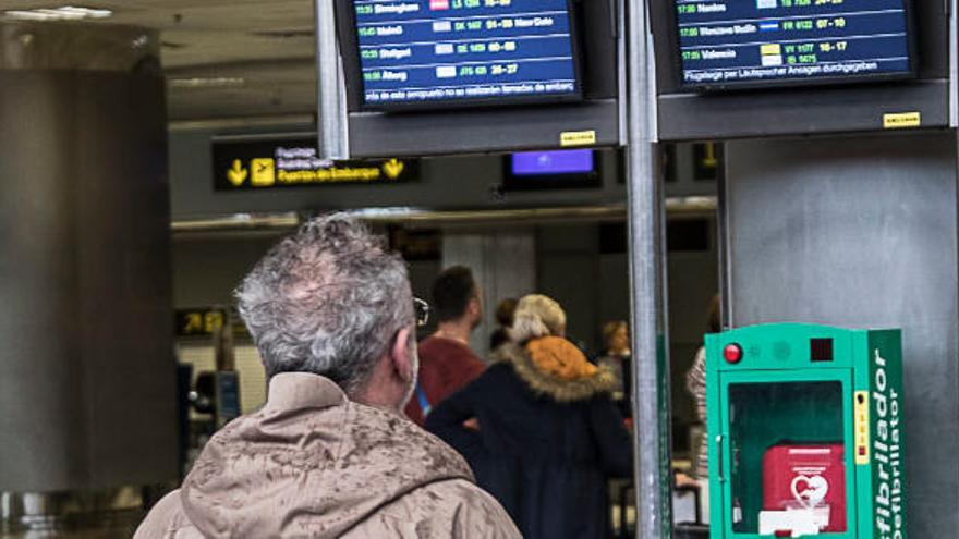 Pasajero en el aeropuerto del Sur