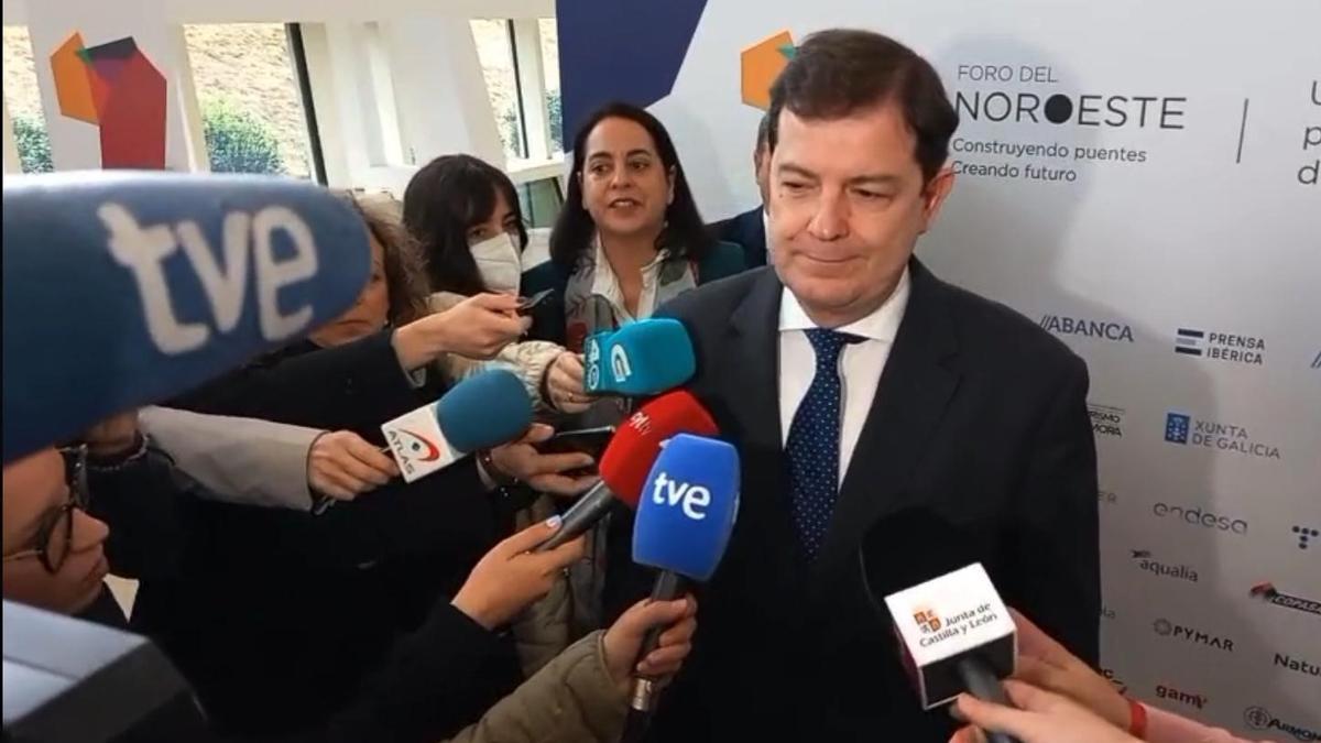 Mañueco, tras convocar Feijóo el congreso del PP: "En estos momentos en los que el Gobierno agoniza, hay un proyecto de futuro"