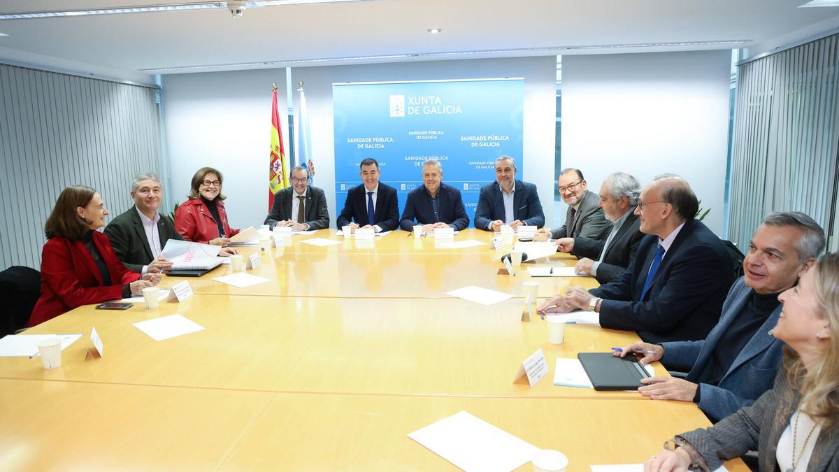 Reunión del Consello de Docencia Clínica en Santiago, con los conselleiros de Educación y Sanidade y los tres rectores.