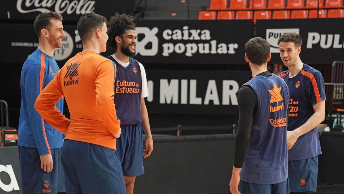 Víctor Claver, junto a Pradilla, Labeyrie, Van Rossom y López-Arostegui en La Fonteta