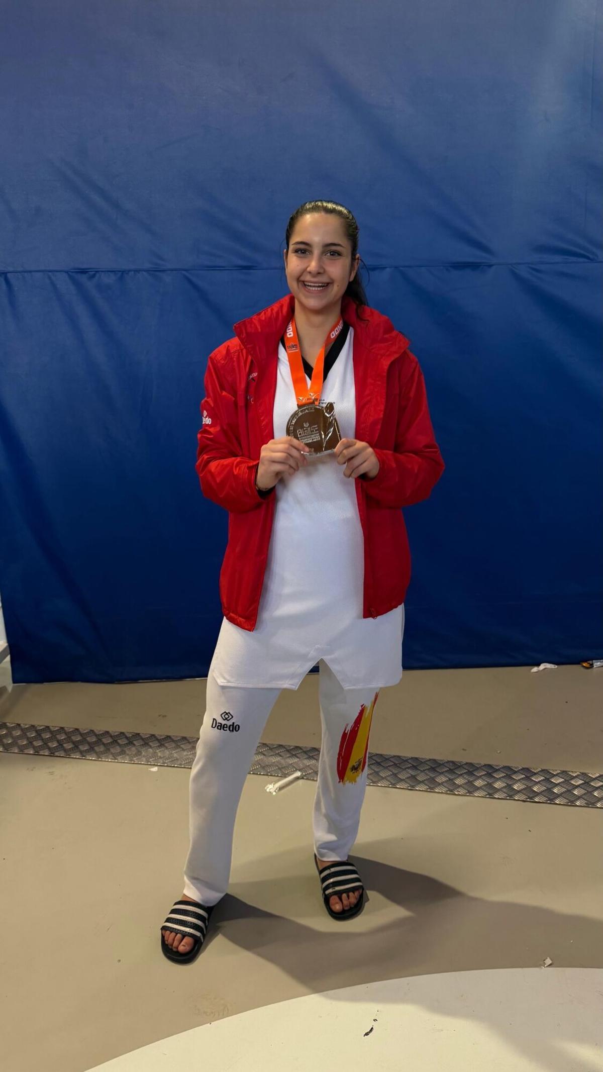 Helena García, con su medalla en el Open de Países Bajos