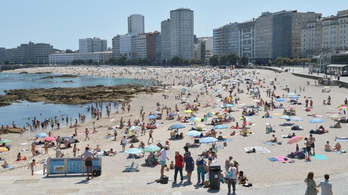 Riazor, el arenal que forma parte de la vida cotidiana de A Coruña: "Es la playa de ciudad por excelencia"