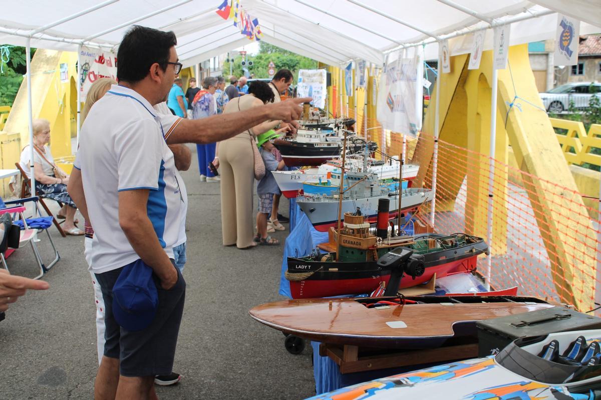 Público en el encuentro de modelismo.