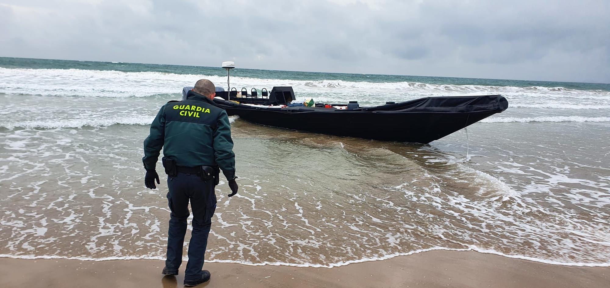 Una 'narcolancha' llega hasta el paseo de Cullera