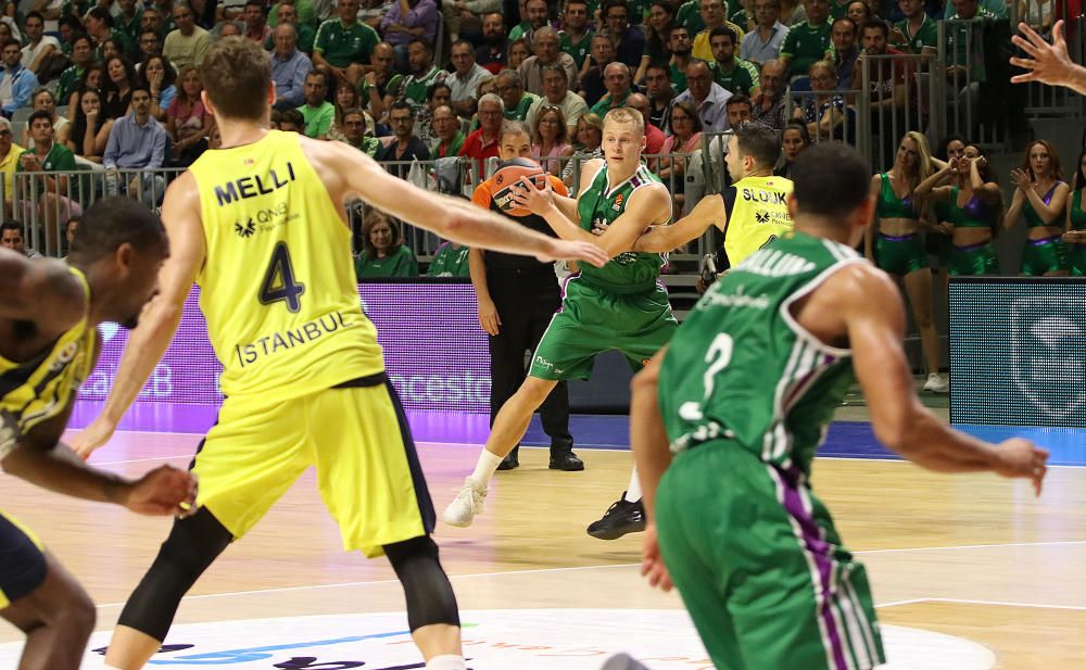 Una espectacular remontada en el último cuarto permite al Unicaja estrenarse en la Euroliga con un triunfo de prestigio que demuestra que los verdes están preparados para luchar por todo