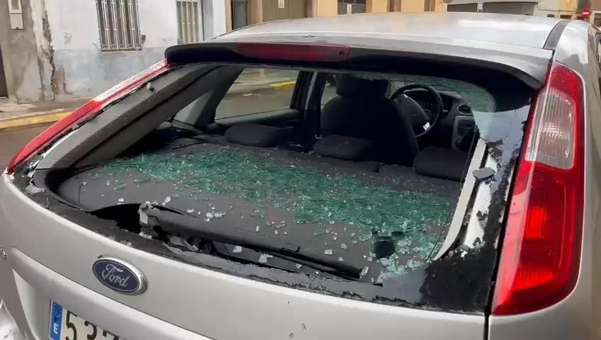 Vídeo: Lunas de coches destrozadas por el granizo en Nules