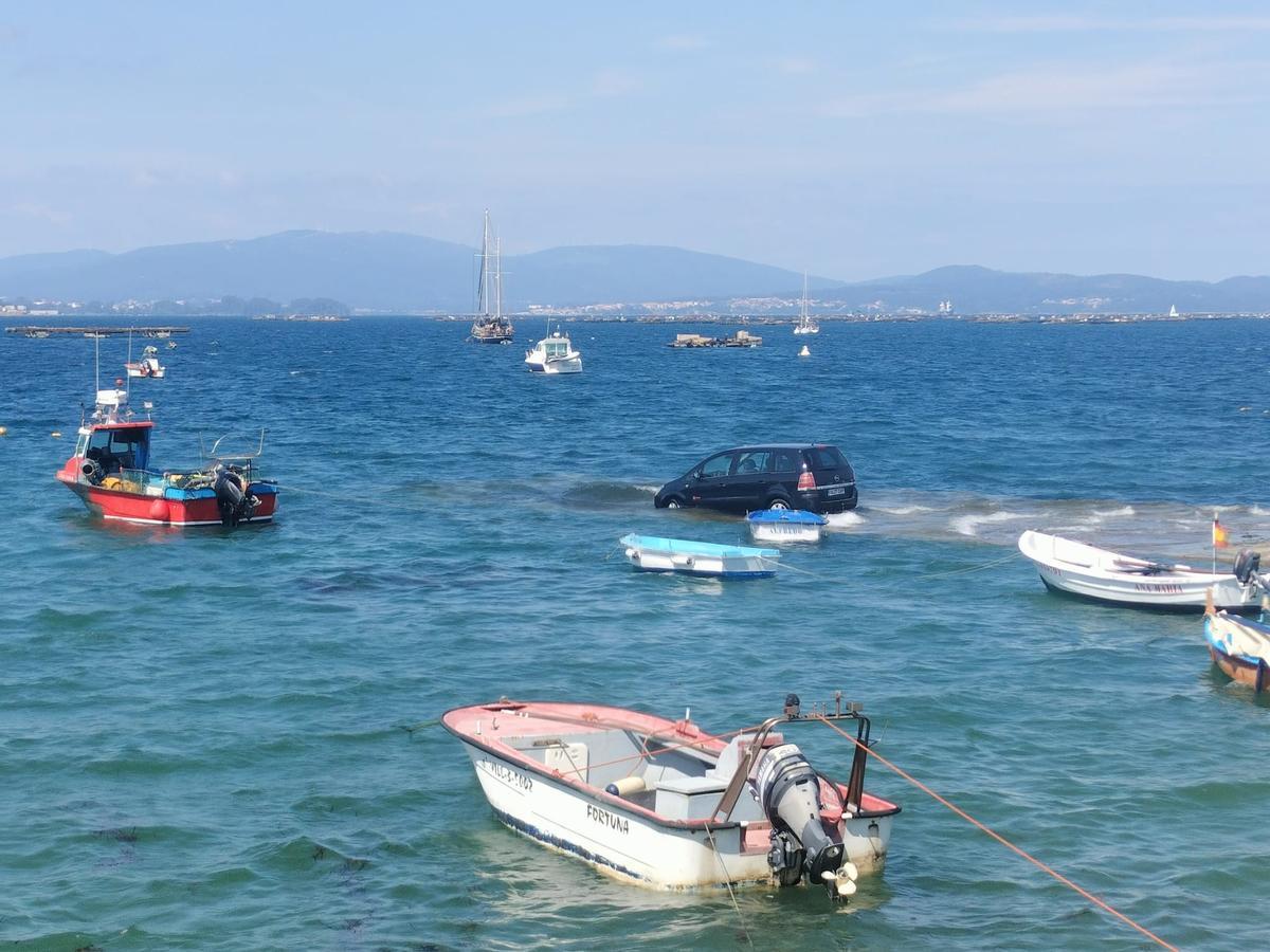 El coche se encontraba en la punta del muelle de O Naval.