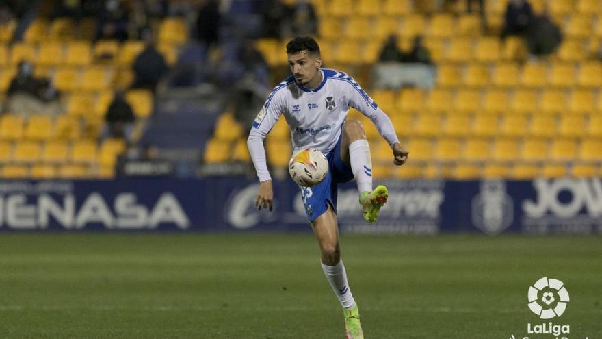 Álex Muñoz en un partido con el CD Tenerife ante la AD Alcorcón