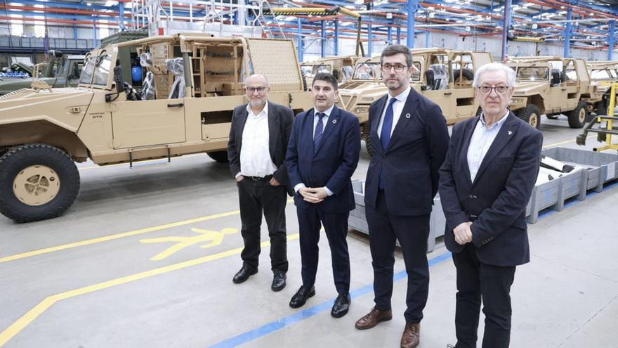 Losada, Blanco, Sierra y Bello Maneiro, ayer en las instalaciones de la empresa.  | |   A. HERNÁNDEZ RÍOS