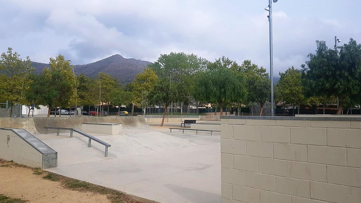 L&#039;skate parc de Roses es troba a la zona esportiva