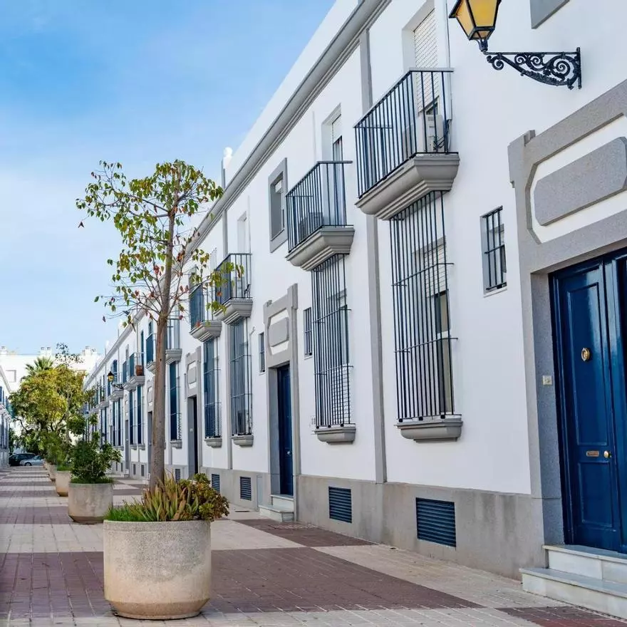 El rincón natural de Cádiz con 16 kilómetros de playas paradisíacas que ha conquistado a Niña Pastori: es conocida como la 'Ciudad de los Cien Palacios'