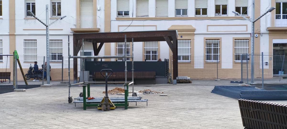 Otra foto del inicio de las obras en la plaza de la Amera.