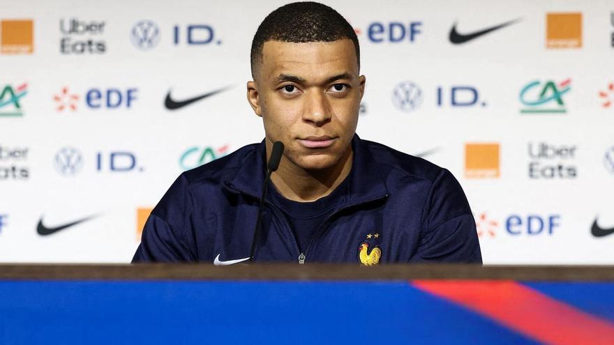 Mbappé en rueda de prensa con la Selección Francesa