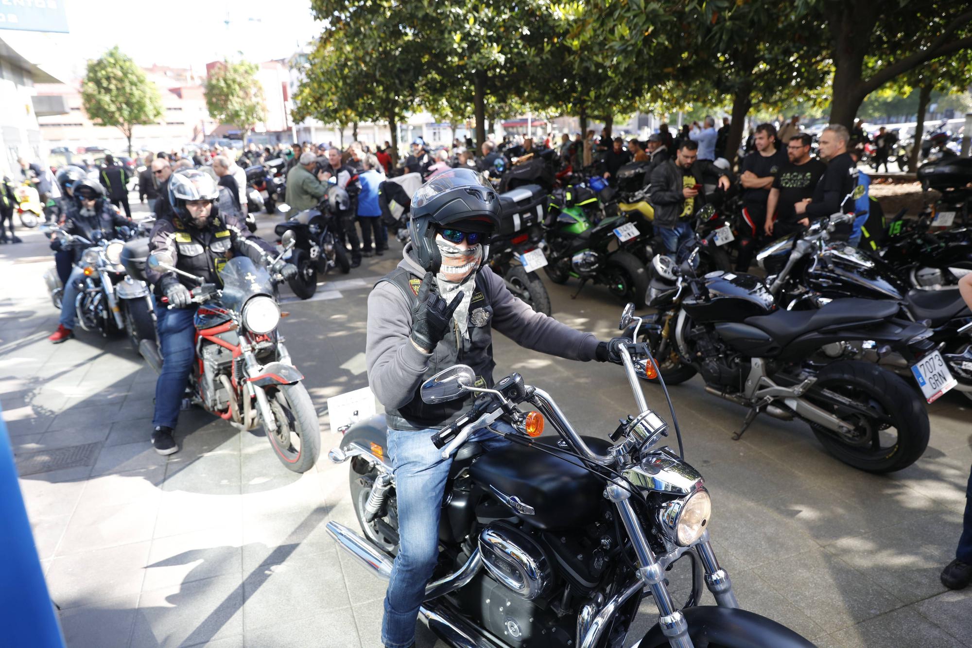 La ruta motera solidaria a favor del ELA, en imágenes