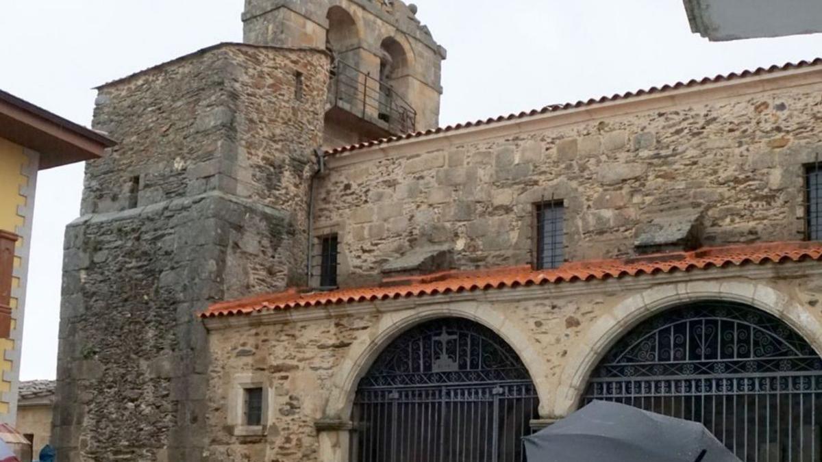 La fachada de la iglesia tras la tormenta. | Ch. S.