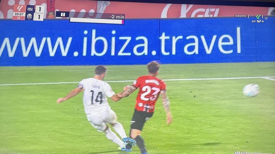 ¿Penalti a Gayà en Mallorca? Los precedentes que demuestran la injusticia contra el Valencia CF
