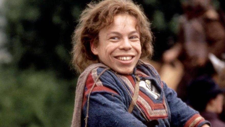 Warwick Davis volverá a ser Willow en la serie de Disney+