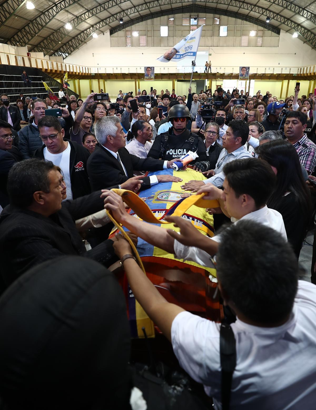 Quito despide al candidato asesinado Fernando Villavicencio