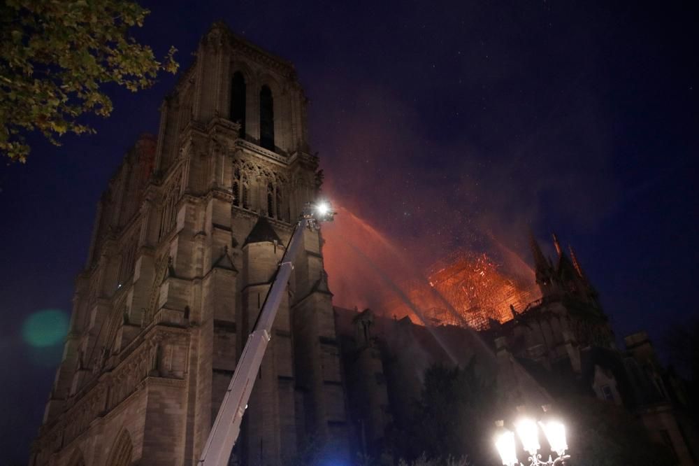 Incendi a la catedral de Notre Dame