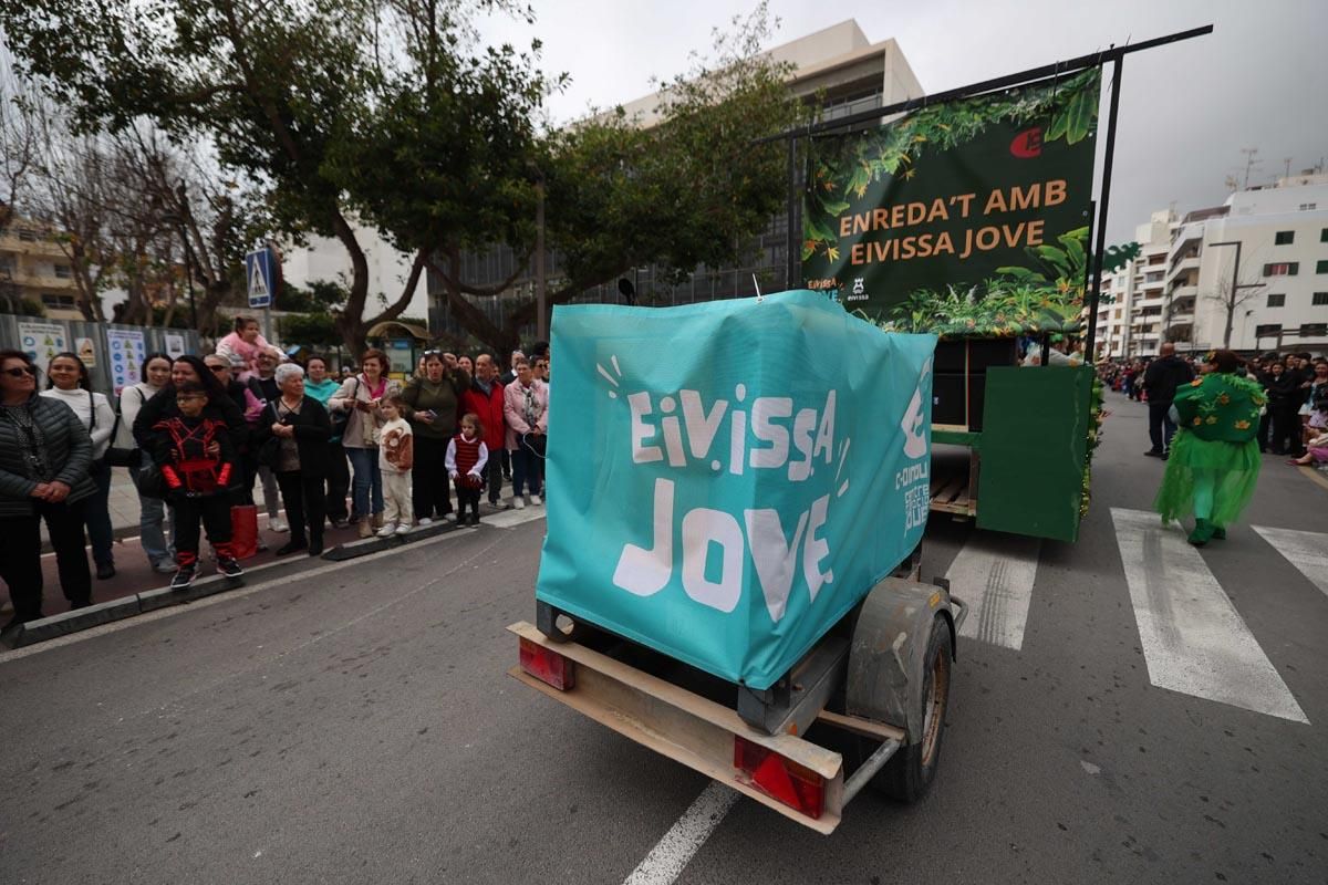 Búscate en las imágenes de la rúa de Carnaval de Ibiza