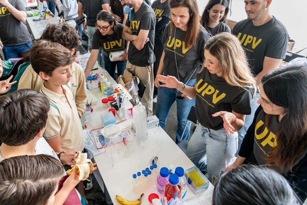 L'Aalumnat va realitzar diversos projectes interactius en la III Fira dels Invents