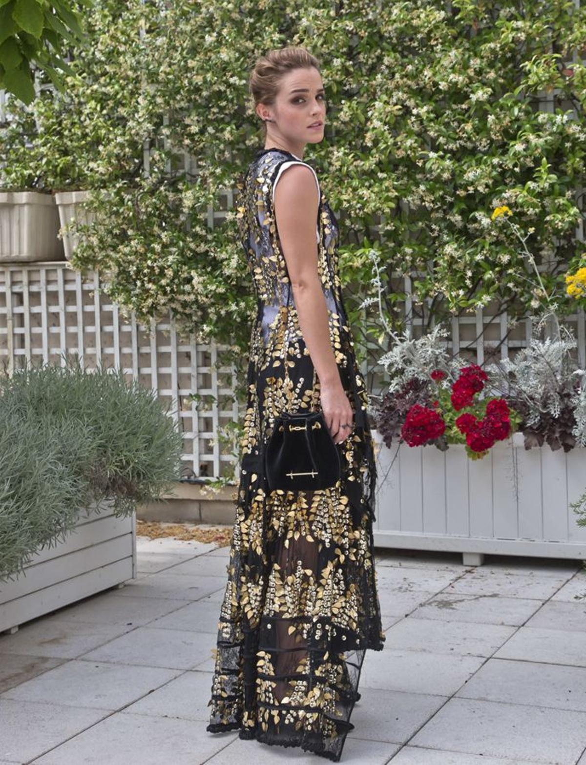 Emma Watson lleva un vestido 'sostenible' de Louis Vuitton