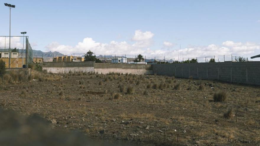 Solar de Los Majuelos en el que se habilitarán más de un centenar de nuevos aparcamientos.