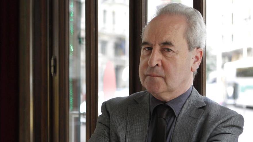 Banville lamenta que la literatura inglesa se aisle en su idioma