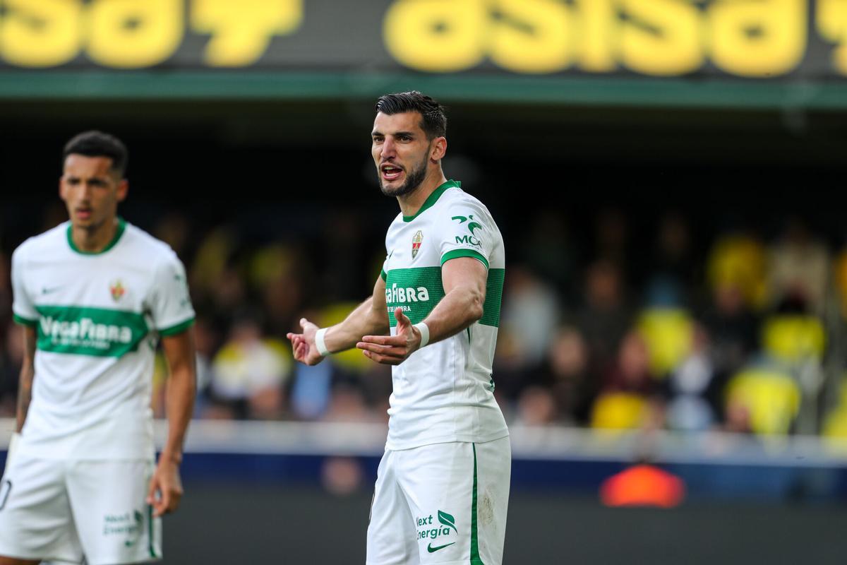 Rafa Mir y Álvaro en el partido contra el Villarreal CF