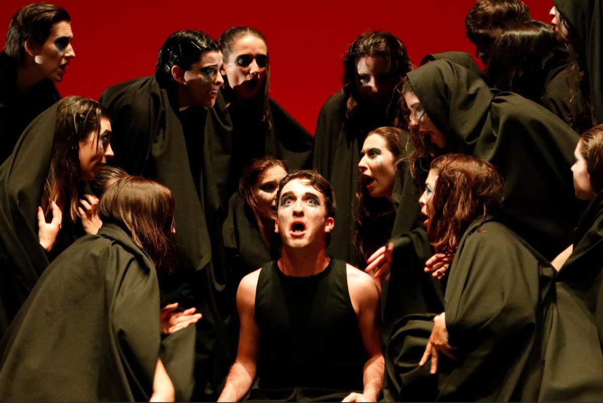 Juan Ballesteros, en el centro, ha sido galardonado con el premio a mejor actor en "La Odisea según Penélope"