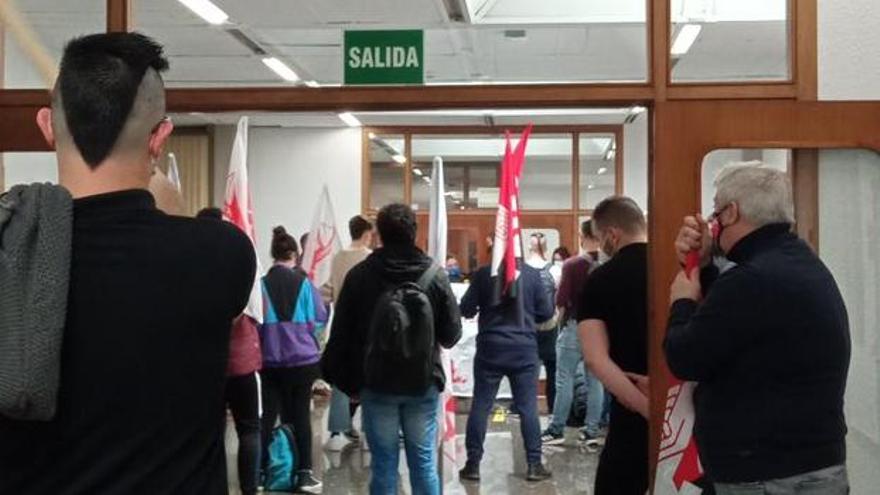 Estudiantes de FEU-Valencia en la UPV.