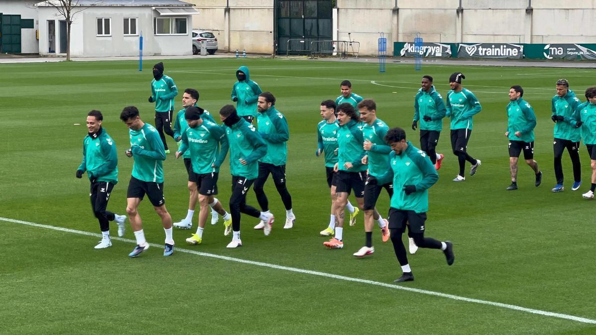 Vídeo | Entrenamiento del Betis este viernes en la CD Luis del Sol