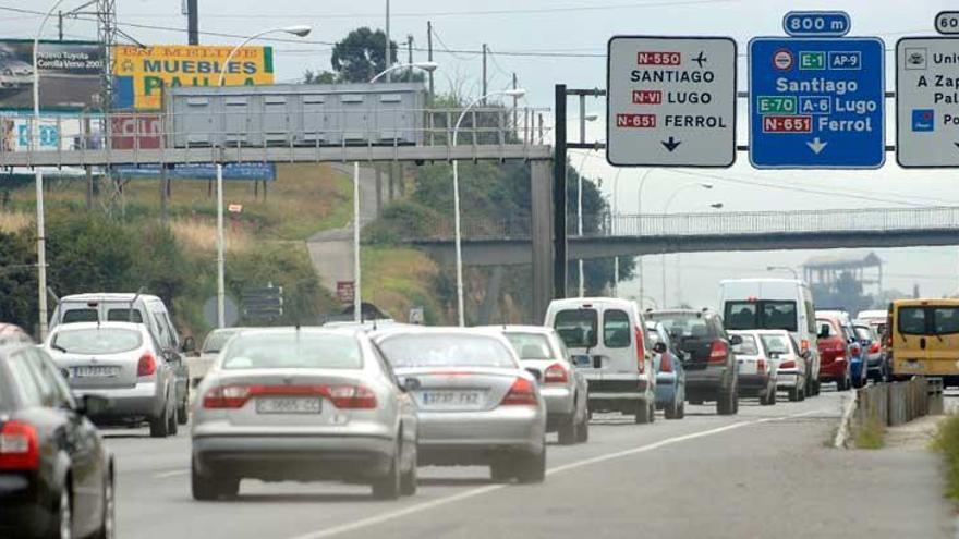 Circulación intensa de salida de la ciudad en Alfonso Molina.