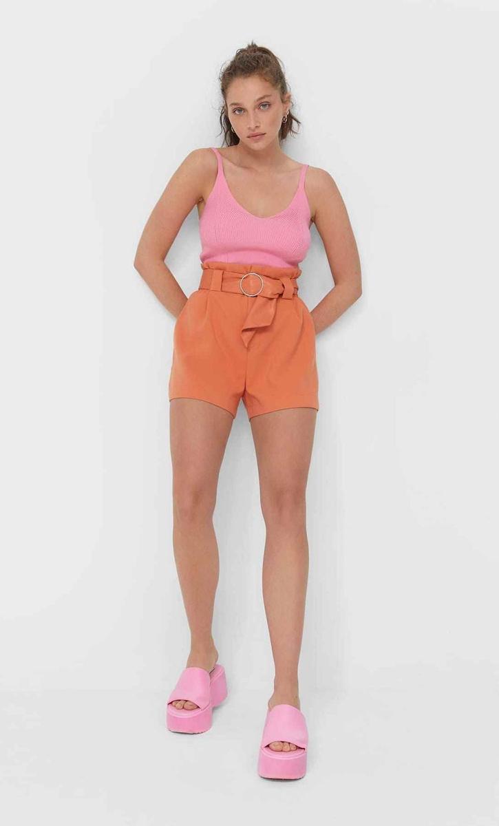 Bermudas naranjas en Stradivarius