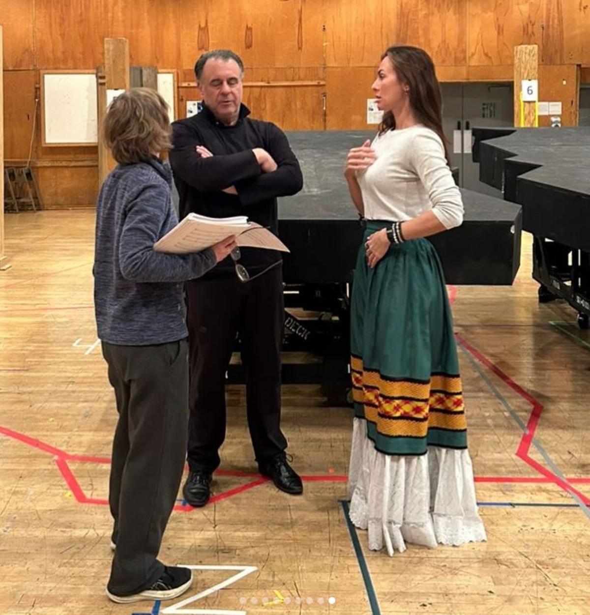 Carlos Álvarez e Isabel Leonard, en los ensayos con la directora de escena Deborah Colker