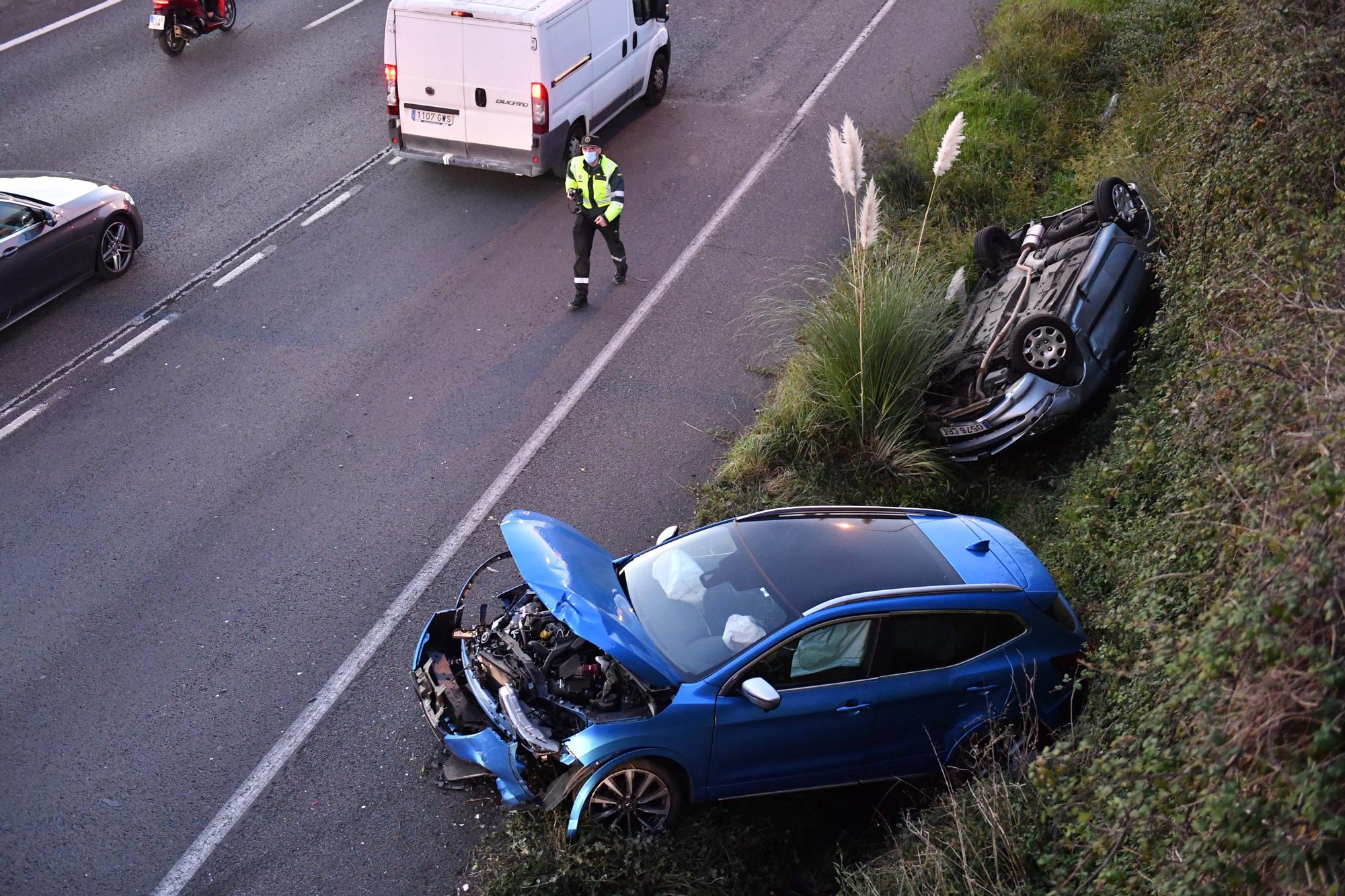 Atasco en la entrada a A Coruña desde la AP-9 por un accidente en Alfonso Molina