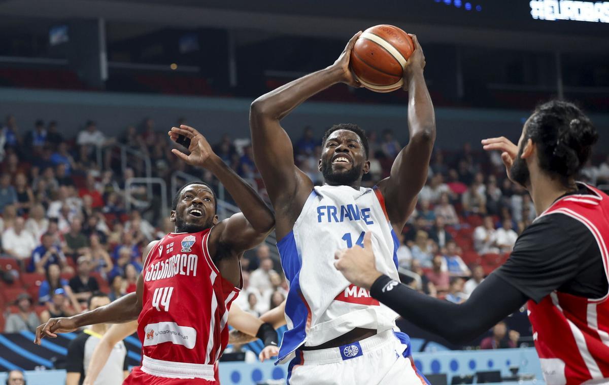 Jaiteh brilló con Francia para lesionarse en la pretemporada con el Dubai Basketball