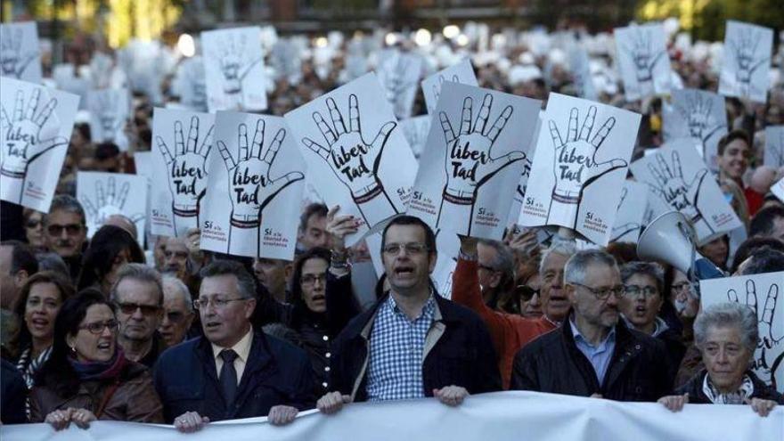 Las Cortes garantizan el pago de las nóminas de la concertada